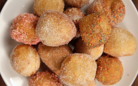 Fast and Easy Doughnut Holes