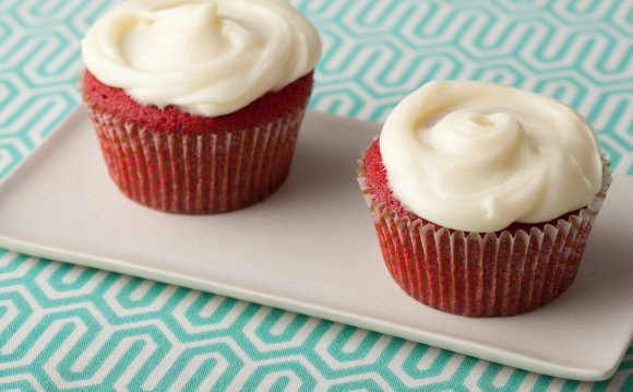 Red Velvet Cupcakes with Cream