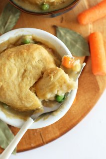 1-Hour Vegan Pot Pies! via minimalistbaker.com