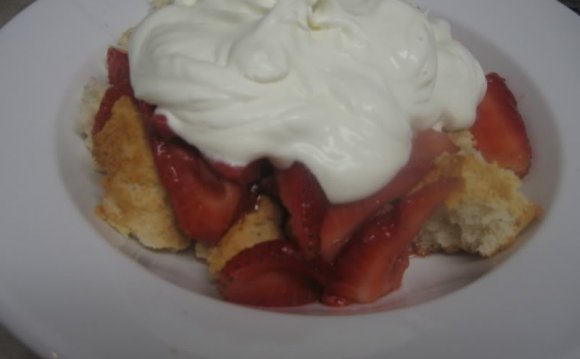 Strawberry Shortcake Cake recipe easy