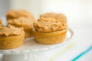 Doggie Pupcakes with Yogurt-Peanut Butter Frosting for Einstein's 7th Birthday by @browneyedbaker :: width=