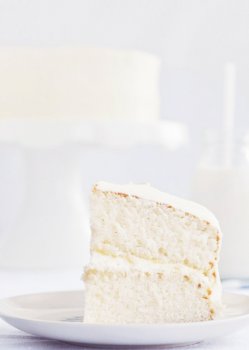 Fluffy Vanilla Cake via Sweetapolita