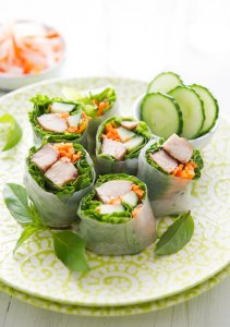 Healthy Garlic Chicken Spring Rolls from @whiteonrice on whiteonricecouple.com