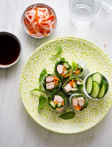 Healthy Garlic Chicken Spring Rolls from @whiteonrice on whiteonricecouple.com