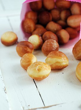 Homemade Doughnut Holes enjoy Homemade Yeast Doughnuts and Donut Holes at home!