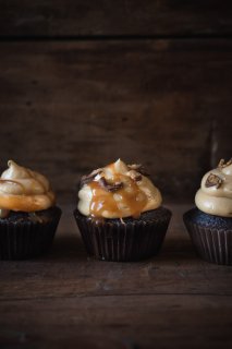 Moist chocolate cupcakes topped with a creamy peanut butter frosting  prettysimplesweet.com