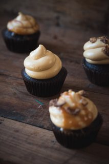 Moist chocolate cupcakes topped with a creamy peanut butter frosting  prettysimplesweet.com