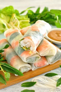 Restaurant quality peanut dipping sauce and 2 secret tips to make rolling these up a breeze! #appetizer #summer #healthy #fresh
