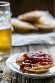 Slow Cooker Steak and Gravy Pies  