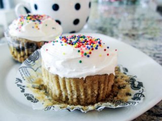 Vanilla cupcakes for two (recipe for only TWO cupcakes) :)